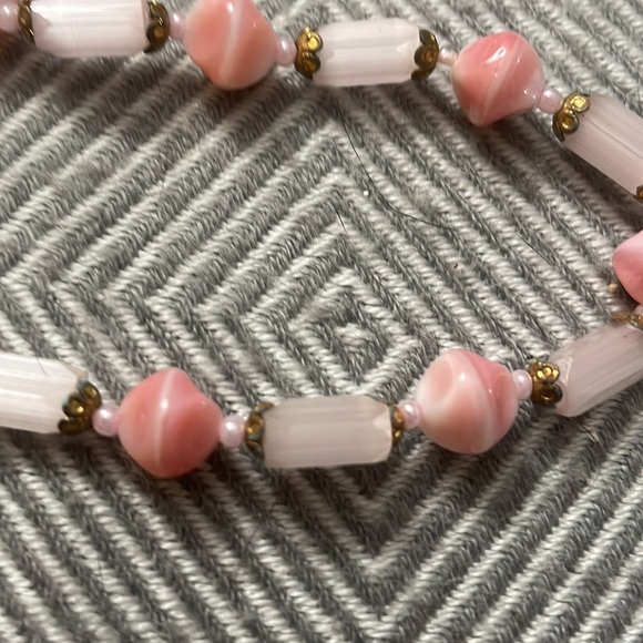 Pink and baby pearl and clear ish crystals - Picture 4 of 4